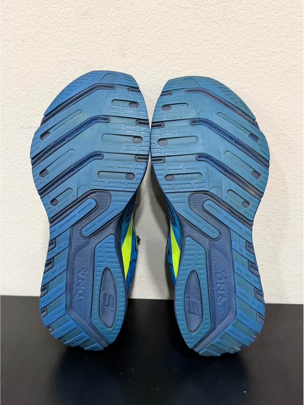 Size 10.5 - Brooks Women’s Launch 9 “Run Wicked Happy - Boston Marathon Edition” - Picture 4 of 6